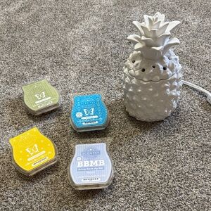 Scentsy pineapple warmer and 4 bars